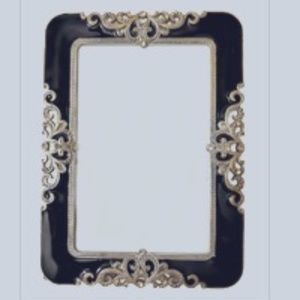 - SOLD - Ornate Vintage Design 4x6 Resin Picture Frame - Black with Silver